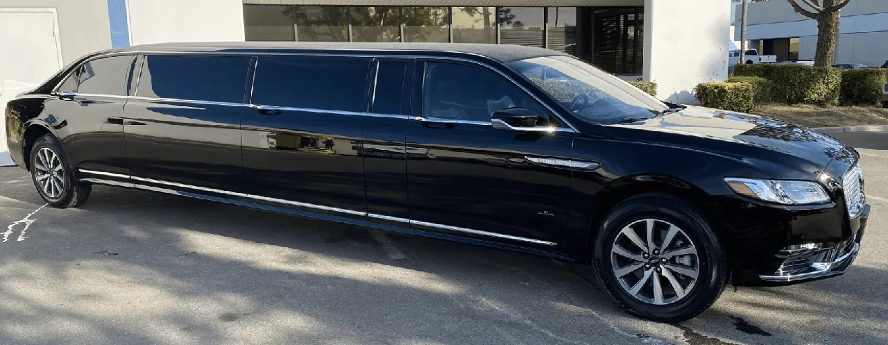 Lincoln Towncar Limo Black Lincoln Towncar Limo with tinted windows for limo rental
