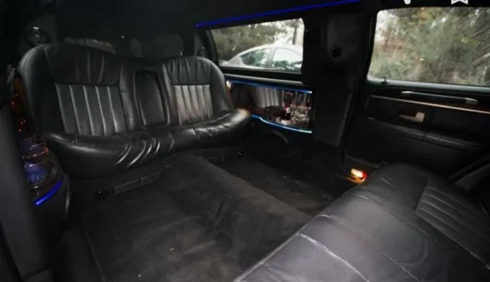 Lincoln Towncar Limo 6pax Lincoln Towncar Limo 6pax interior with LED accent lighting for limo rental