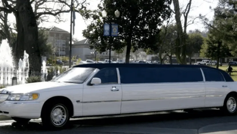 Lincoln Towncar Limo Tuxedo White Lincoln Towncar Limo Tuxedo for limo rental
