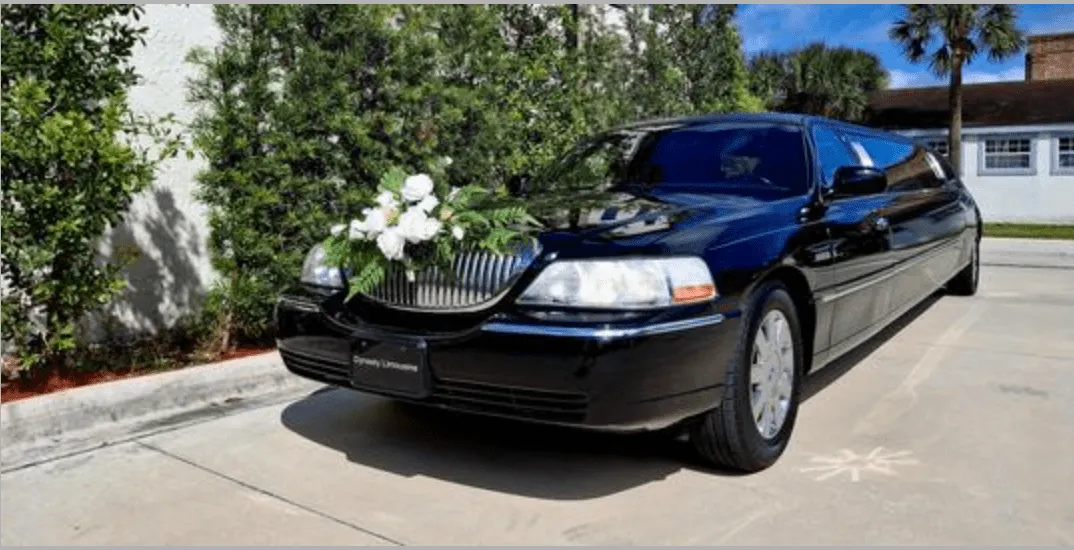 Lincoln Towncar Stretch Limousine Black Lincoln Towncar Stretch Limousine with tinted windows for limo rental