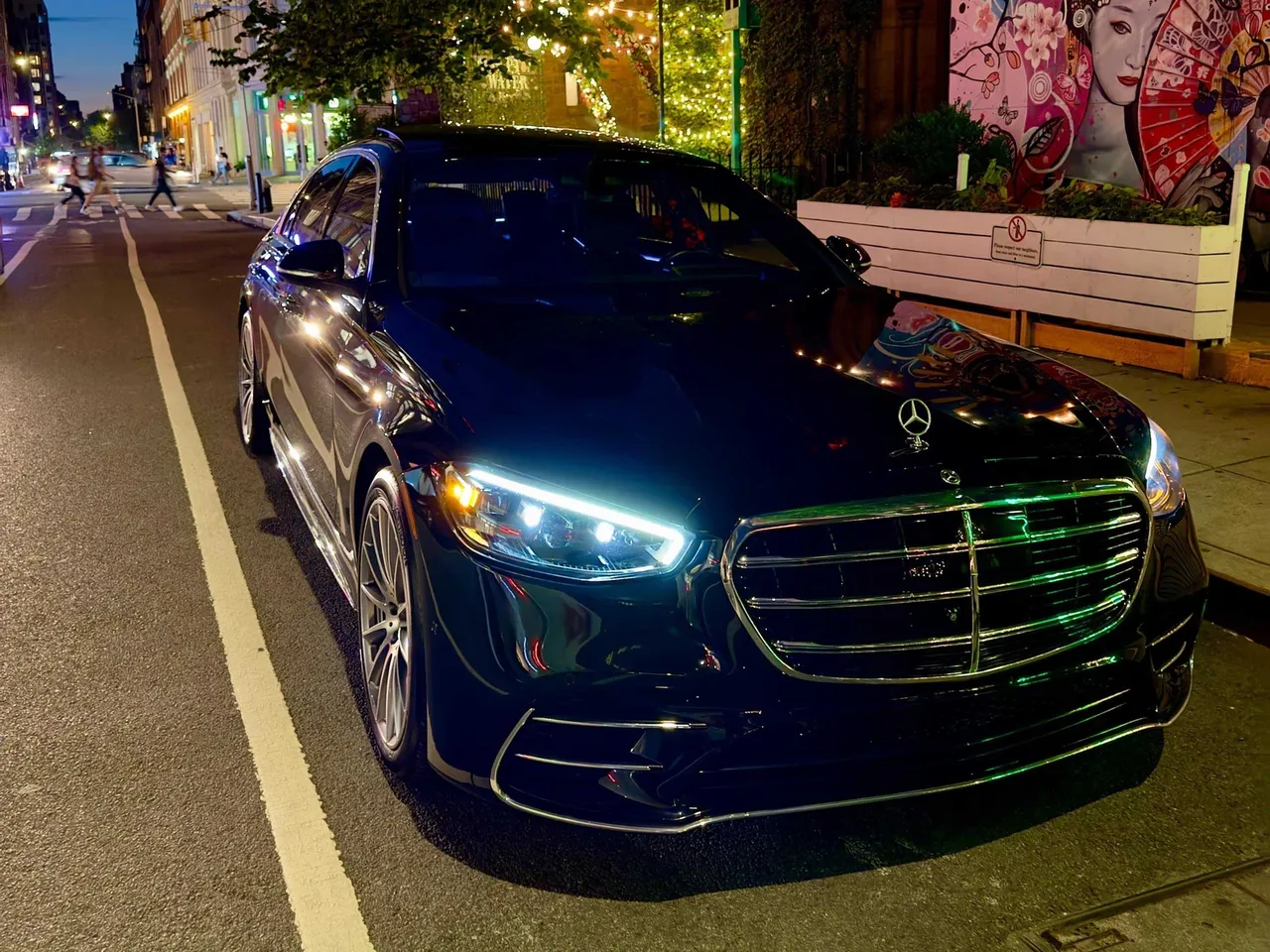 Mercedes-Benz S-Class Mercedes-Benz S-Class, black – for rent