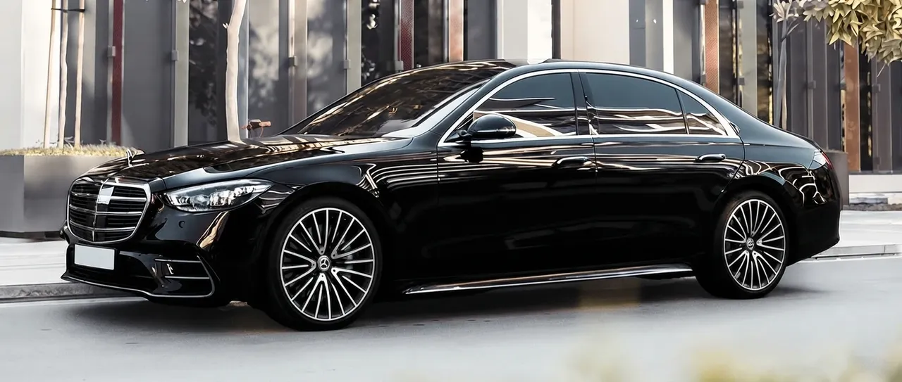 Mercedes-Benz S500 Mercedes-Benz S500, black – for rent