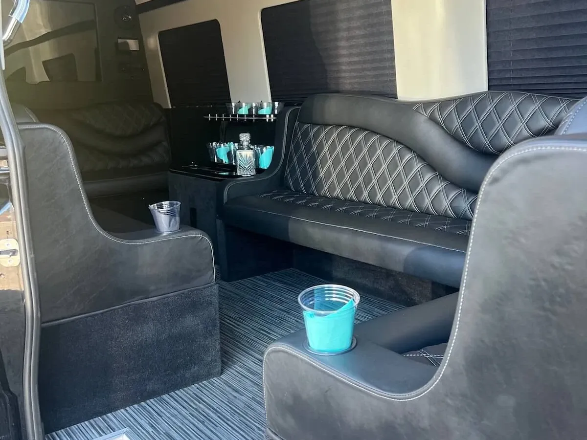 Mercedes-Benz Sprinter Limousine Mercedes-Benz Sprinter Limousine – for rent