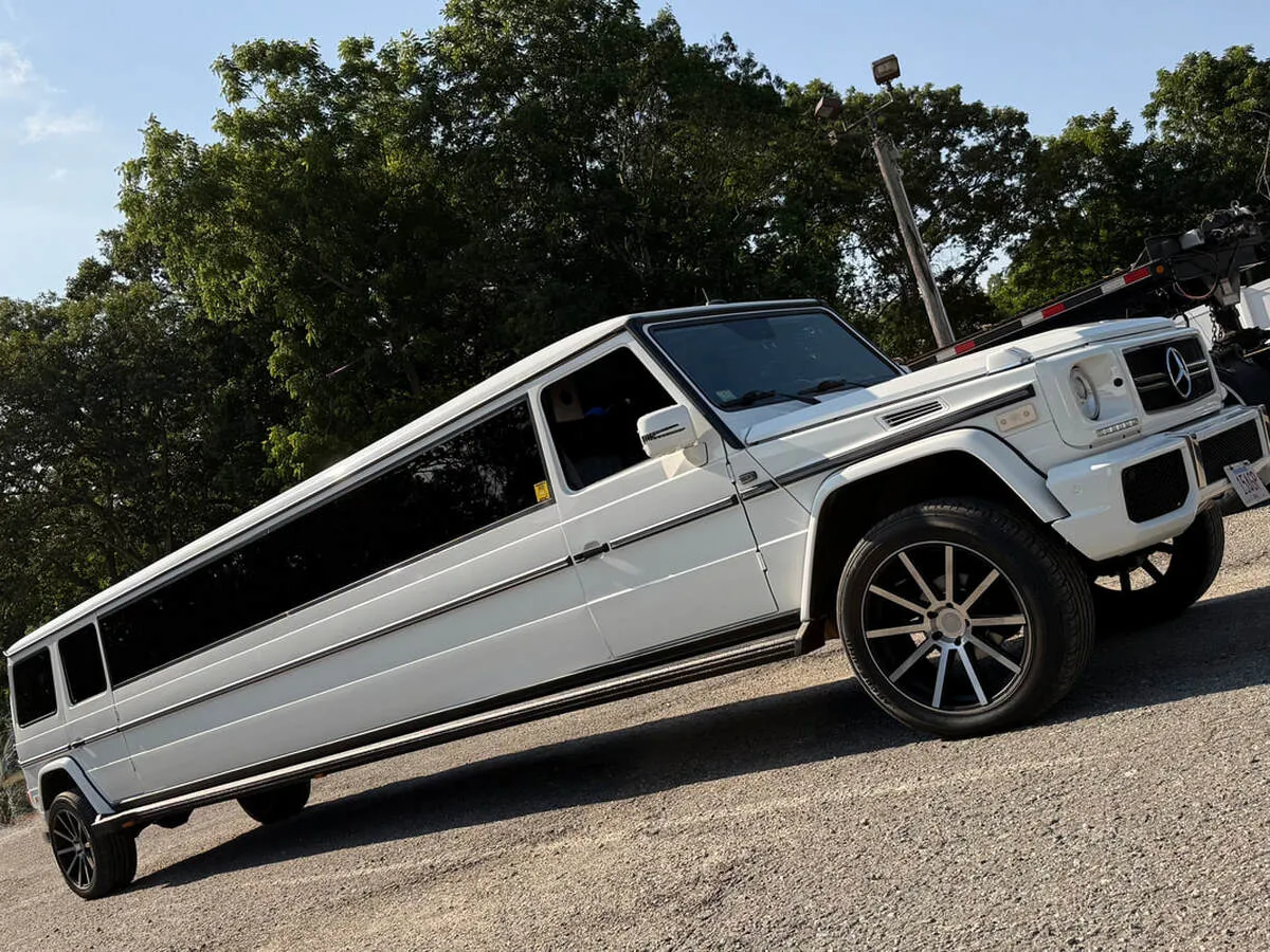 Mercedes G Wagon White Mercedes G Wagon with tinted windows for limo rental