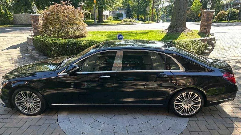Black Mercedes Maybach for wedding car rental