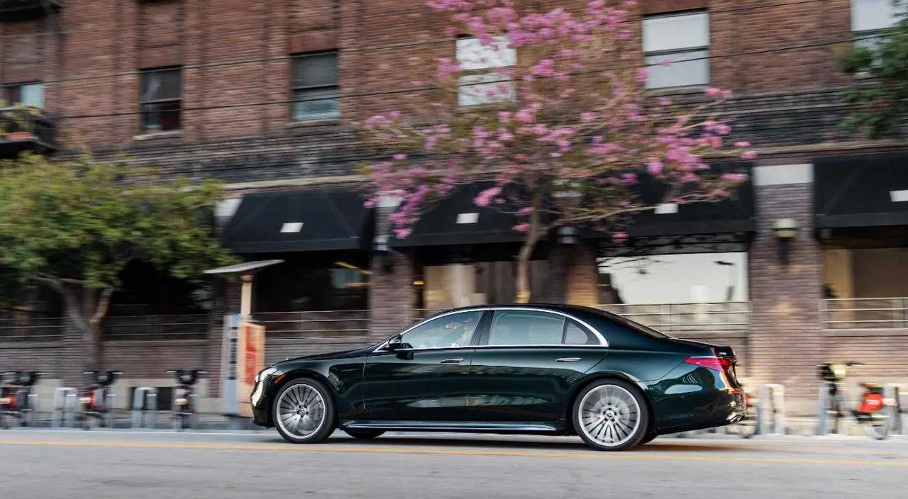 Black Mercedes S Class for wedding car rental