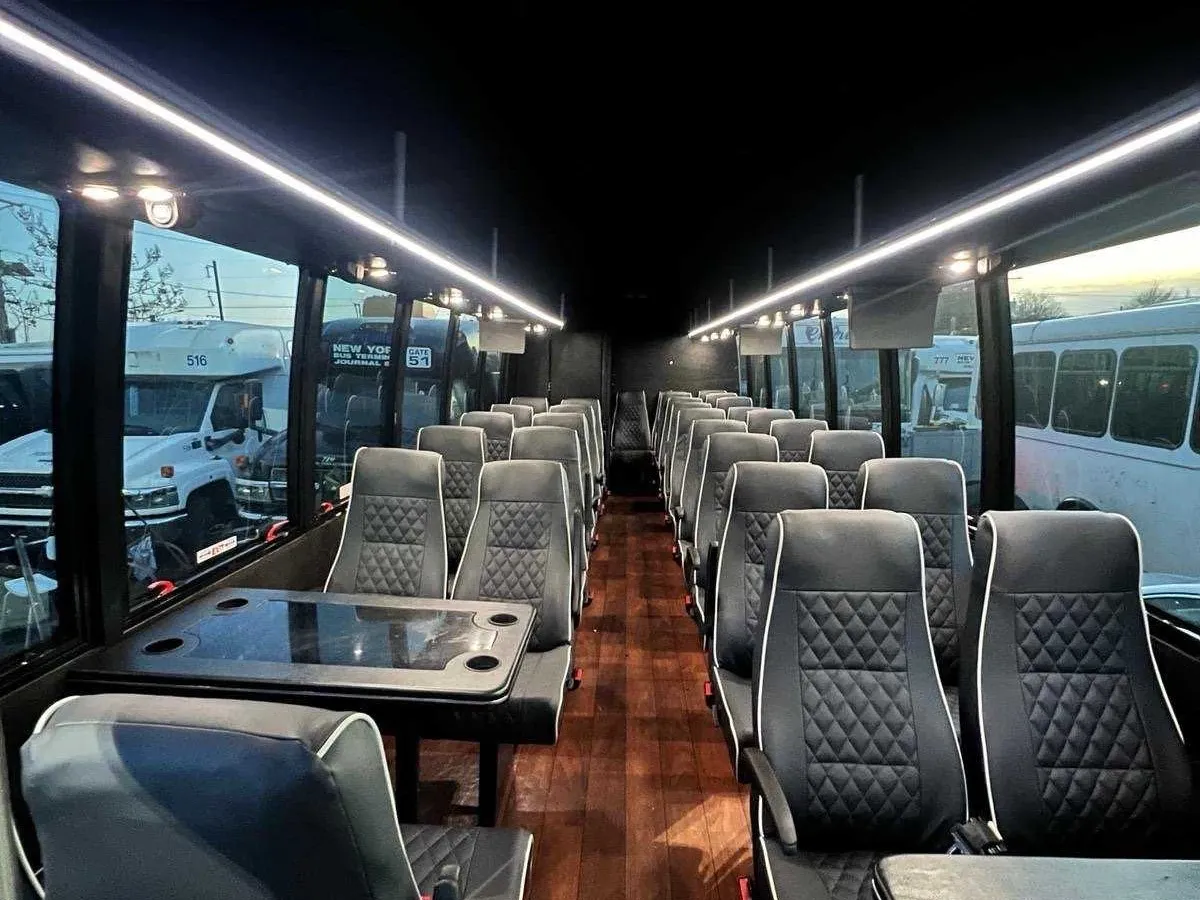 40 Passenger Motorcoach, black (3)