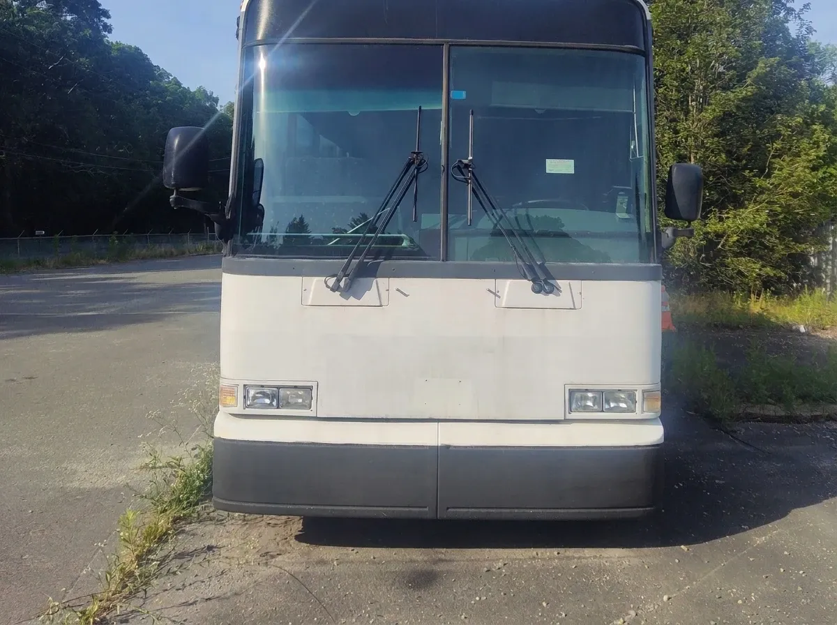 Motorcoach MCI, white (2)