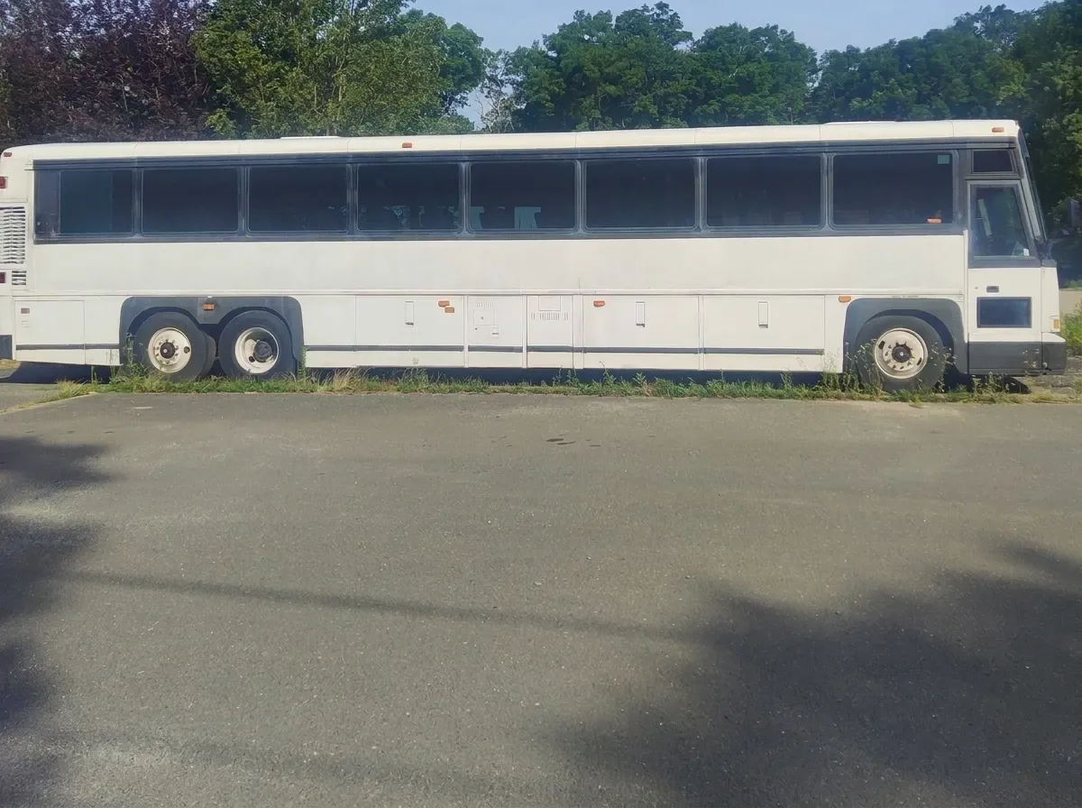 Motorcoach MCI, white (3)