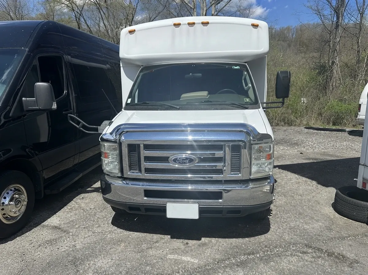 18 Passenger Party Bus, white – for rent
