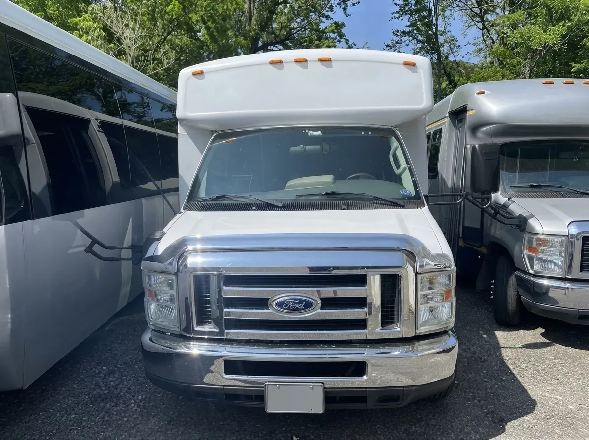 18 Passenger Party Bus, white (2)