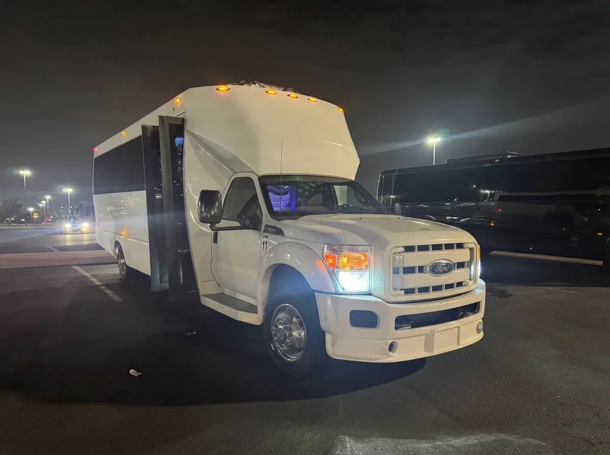 24 Passenger Party Bus, white – for rent