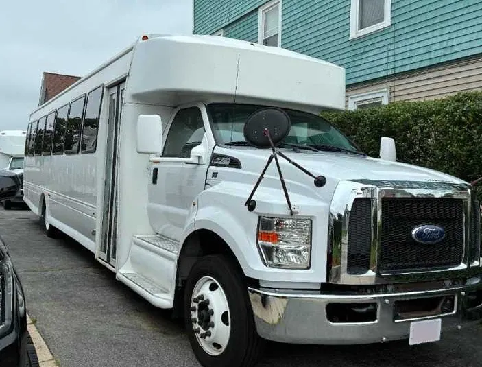 36 Passenger Party Bus, black – for rent