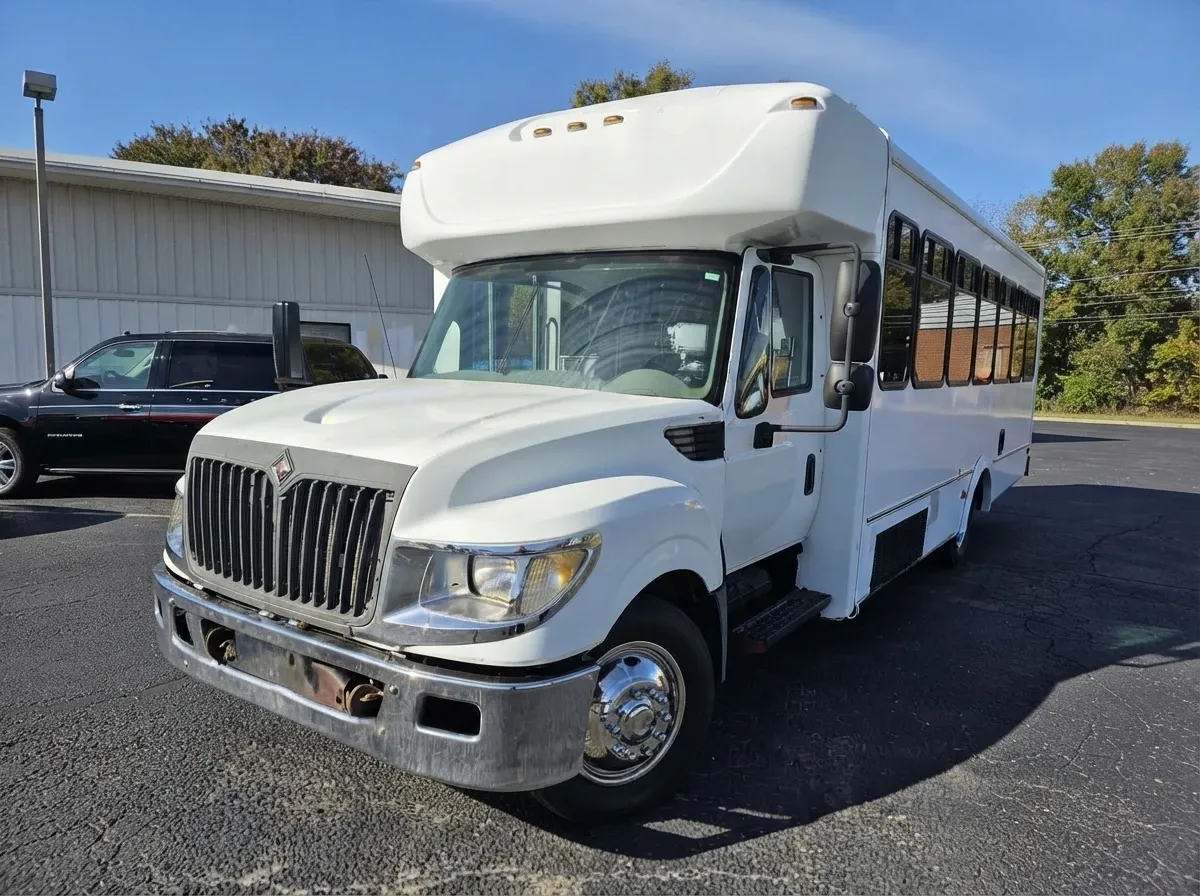 White 18 Passenger Party Bus 18 Passenger Party Bus, white – for rent