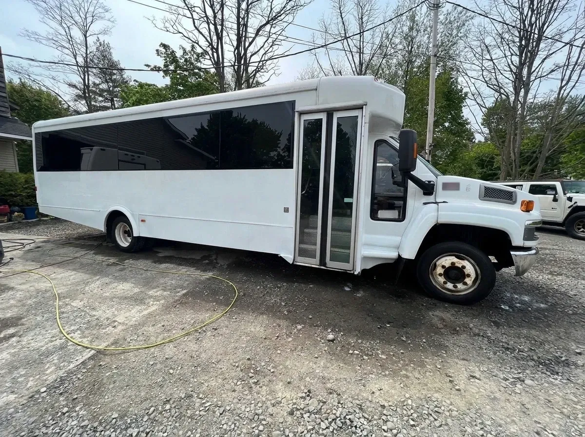 Party Bus - Sophia Loren, white – for rent