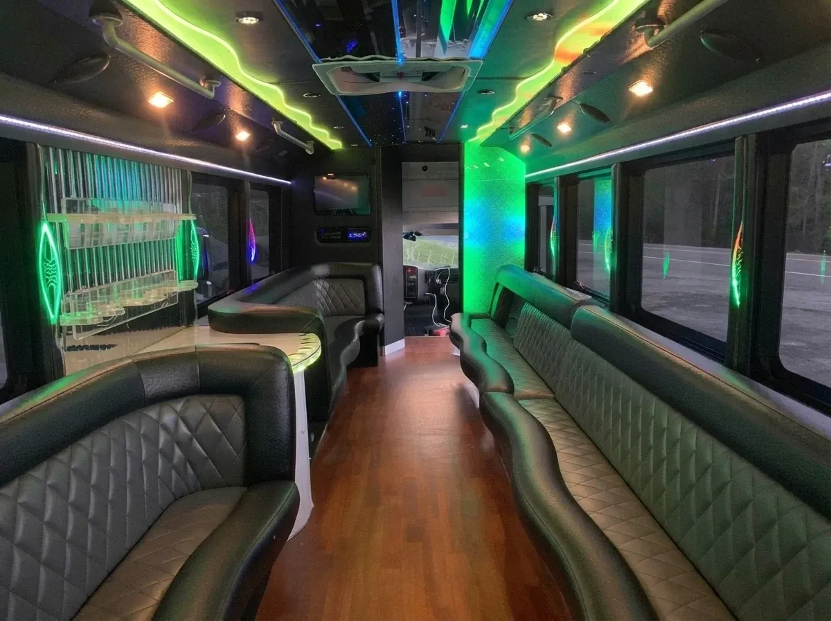 Party Bus - Sophia Loren, white (3)