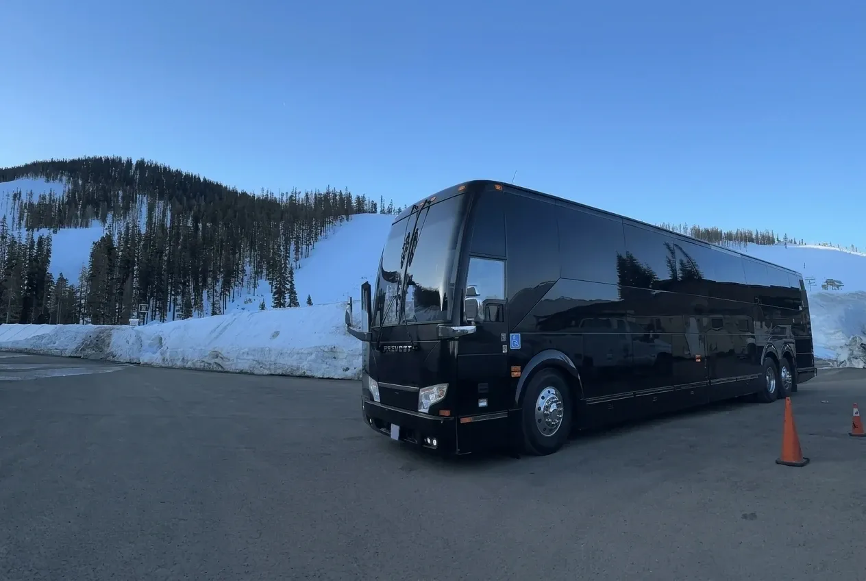 Prevost Motorcoach, black (2)