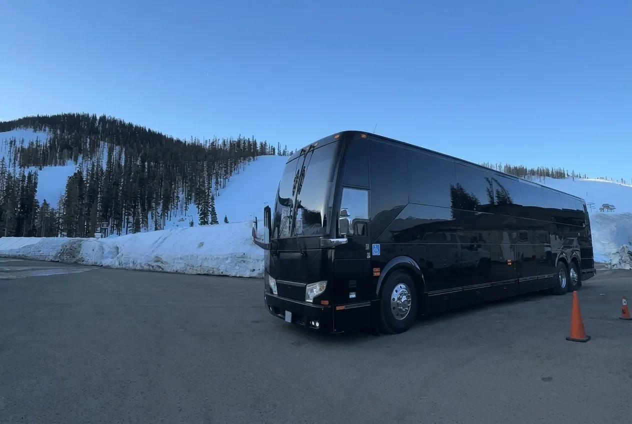 Prevost Motorcoach, black (2)