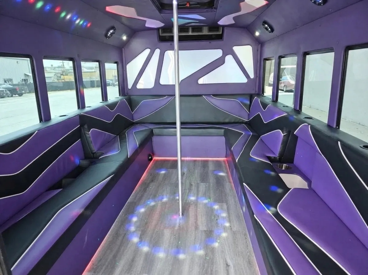 Purpleline Party Bus, white – for rent