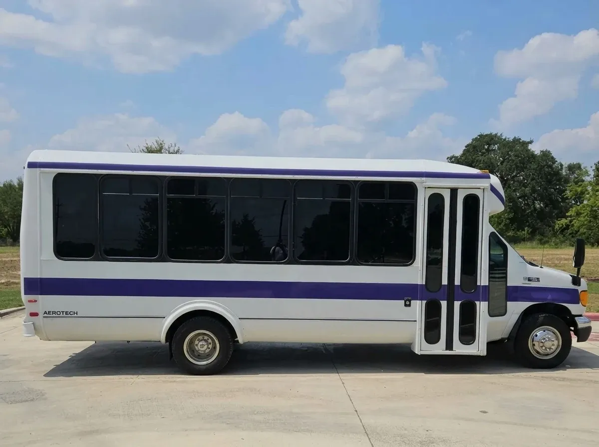 Purpleline Party Bus, white (3)