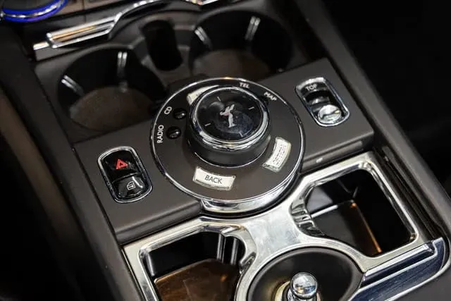 Rolls-Royce Dawn, silver (4)