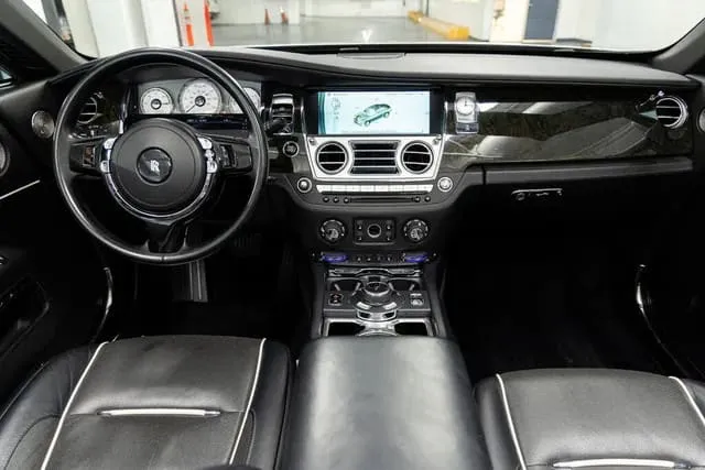 Rolls-Royce Dawn, silver (6)