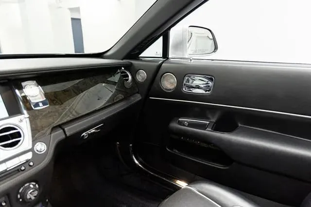 Rolls-Royce Dawn, silver (3)