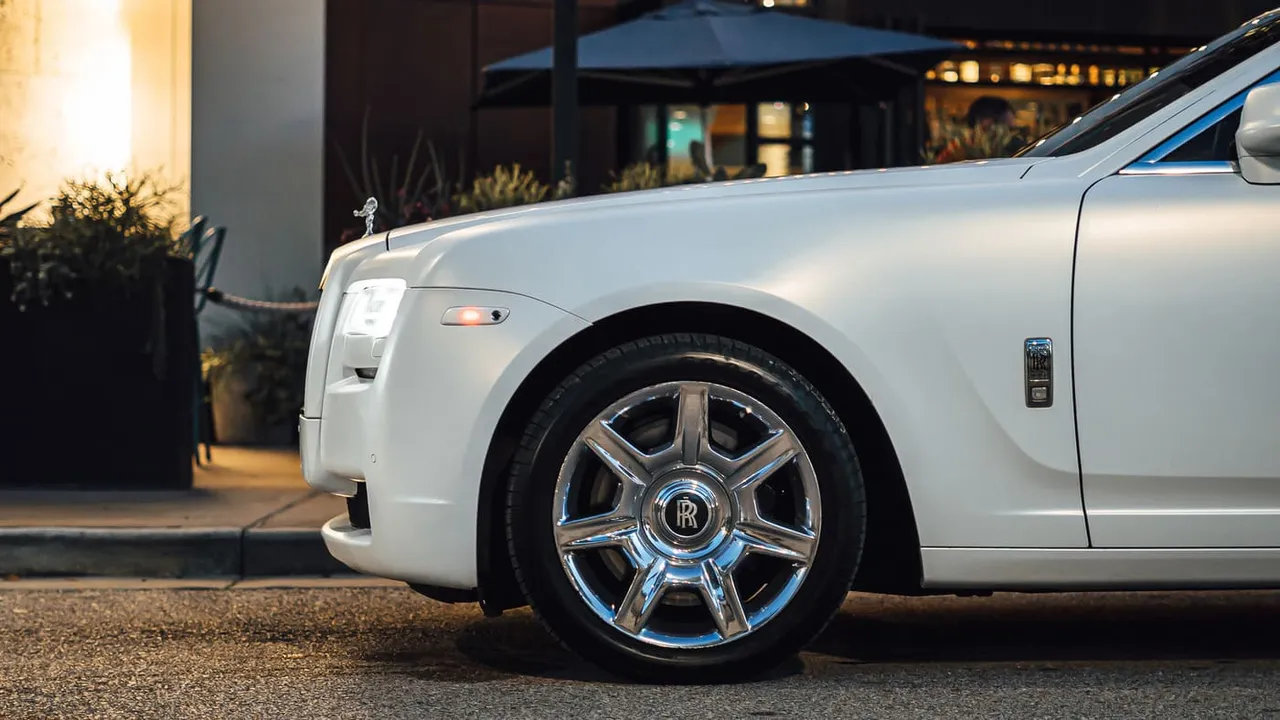 Rolls-Royce Ghost, white (7)