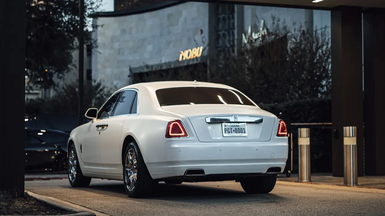 Rolls-Royce Ghost, white (2)