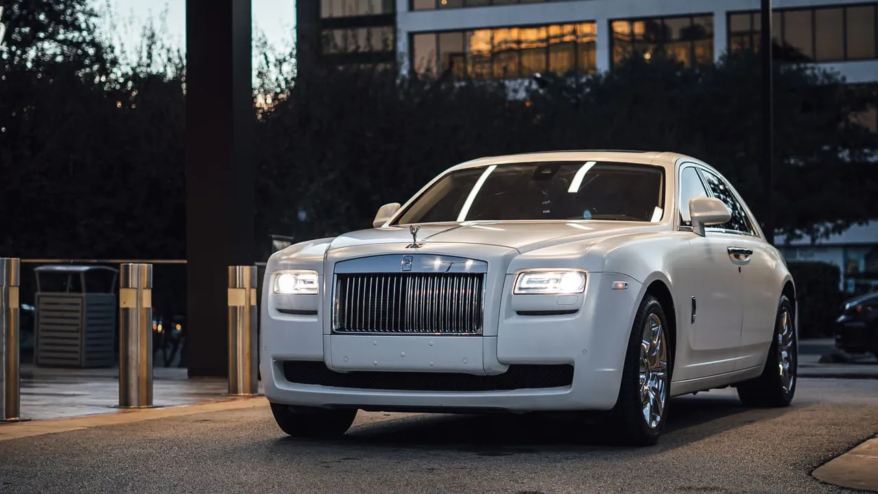 Rolls-Royce Ghost, white (5)