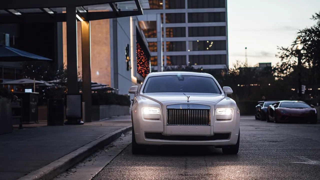 Rolls-Royce Ghost, white (4)