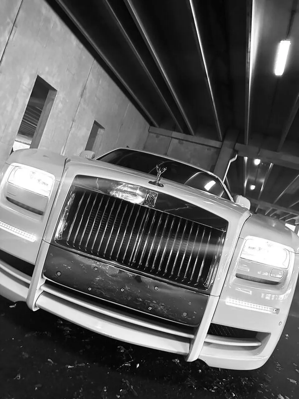 White Rolls Royce Ghost Sedan exterior, photo 6 for wedding car rental
