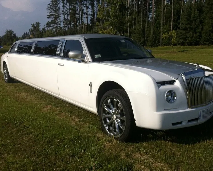 Rolls-Royce Limousine, white – for rent
