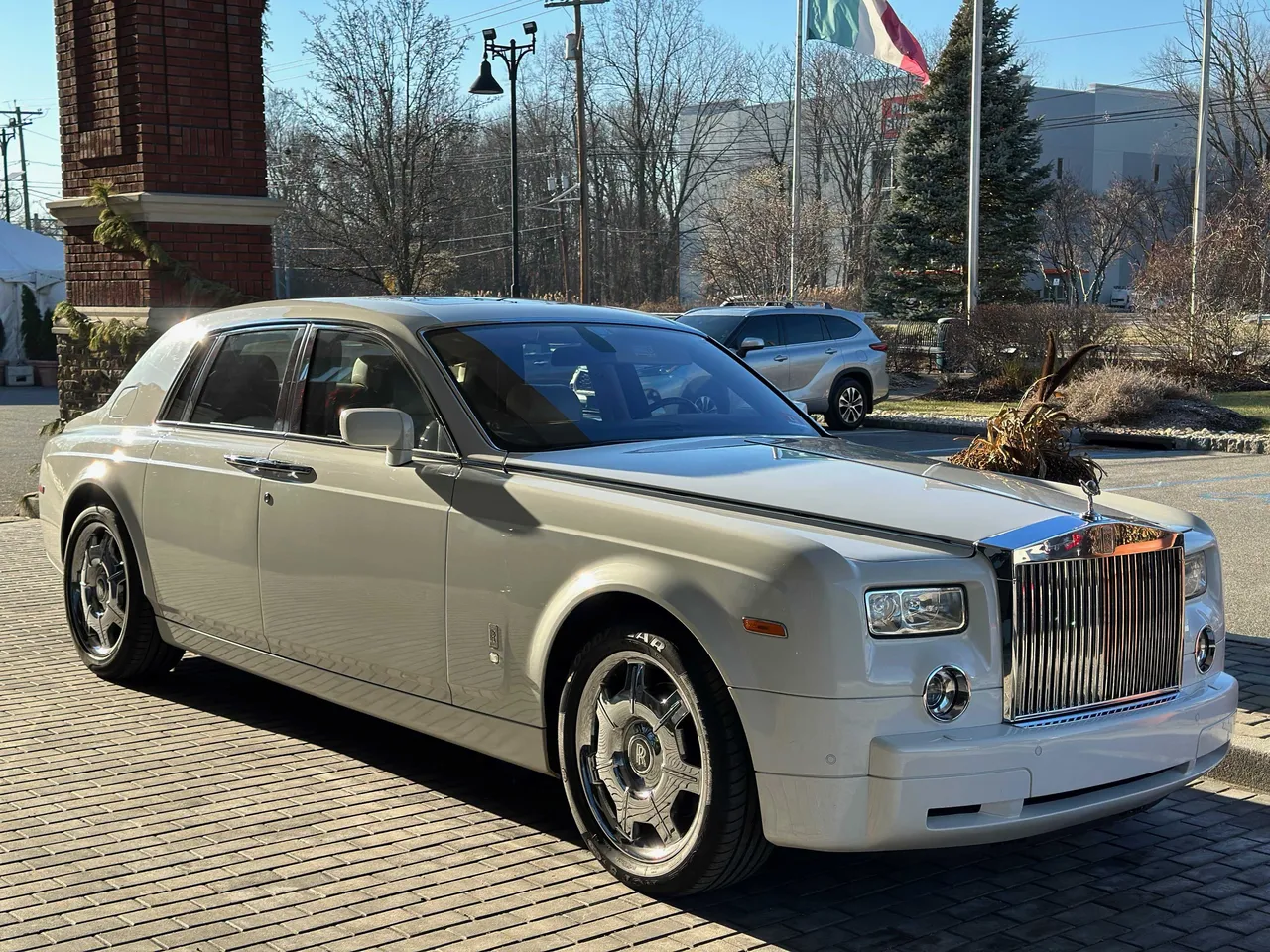 White Rolls Royce Phantom for wedding car rental