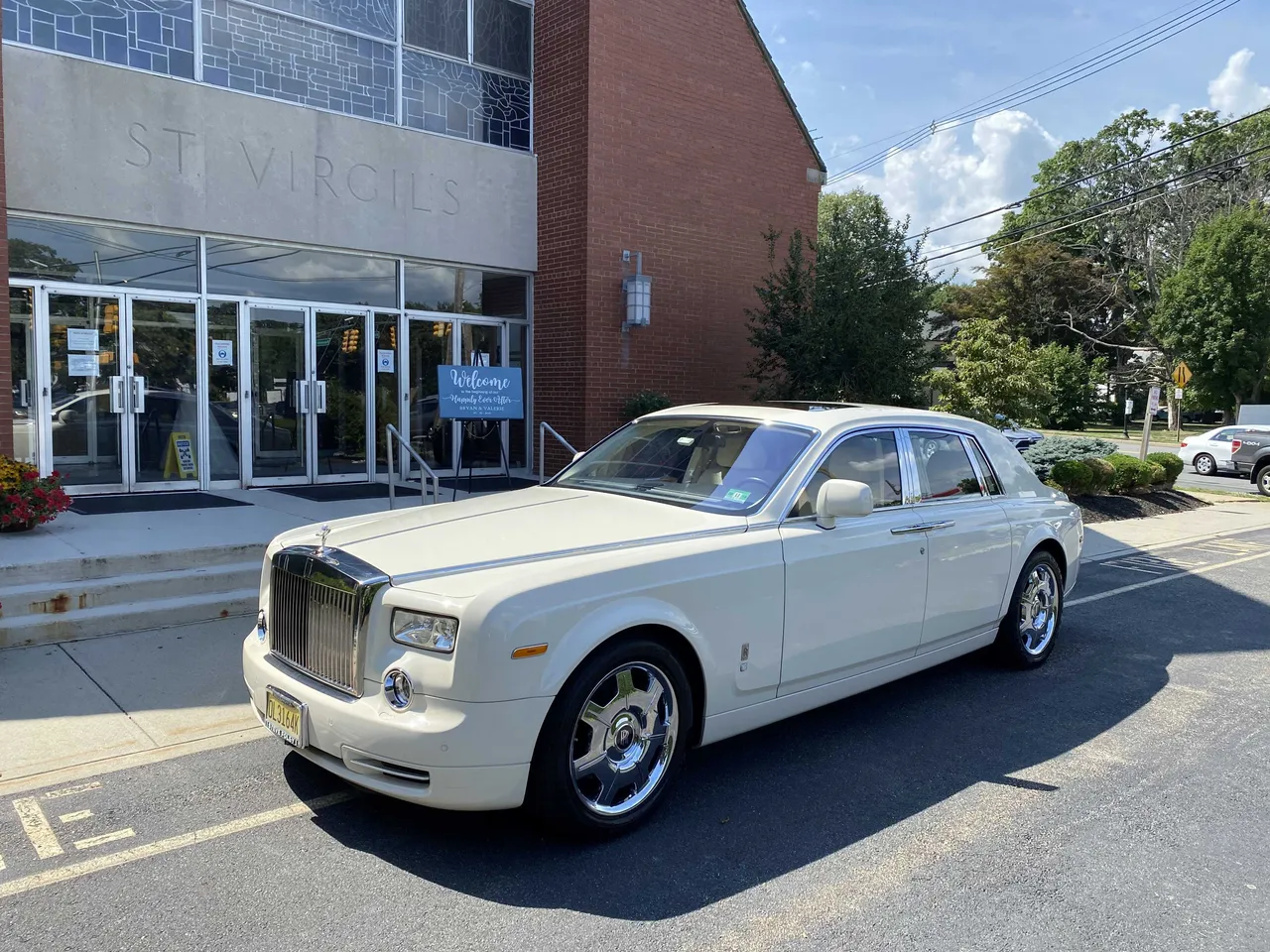 White Rolls-Royce Phantom in Lake Hopatcong, NJ White Rolls-Royce Phantom for wedding car rental