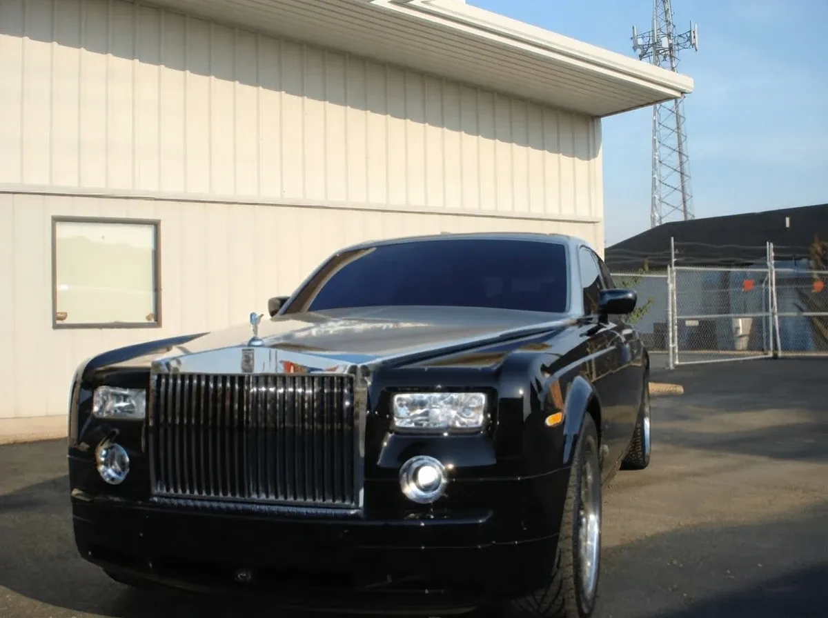 Rolls-Royce Phantom Black (3)