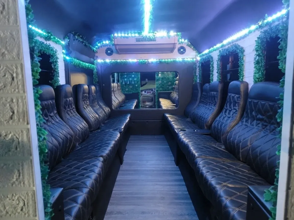 Rose Party Bus, pink – for rent