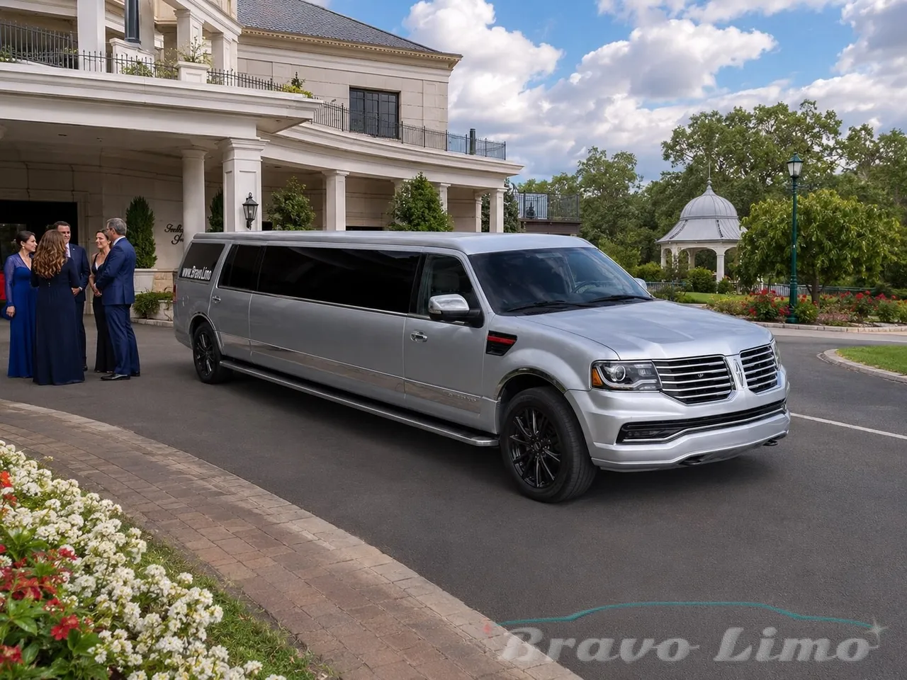 Silver Lincoln Navigator Limousine — 14 Comfort / 16 Maximum Silver Lincoln Navigator Limousine — 14 Comfort / 16 Maximum for limo rental