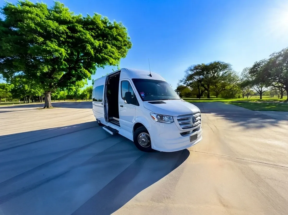 White Mercedes-Benz Sprinter Limousine White Mercedes-Benz Sprinter Limousine – for rent